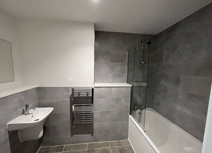 2 Bedroom Flat To Rent In Furness Quay, Salford, M50