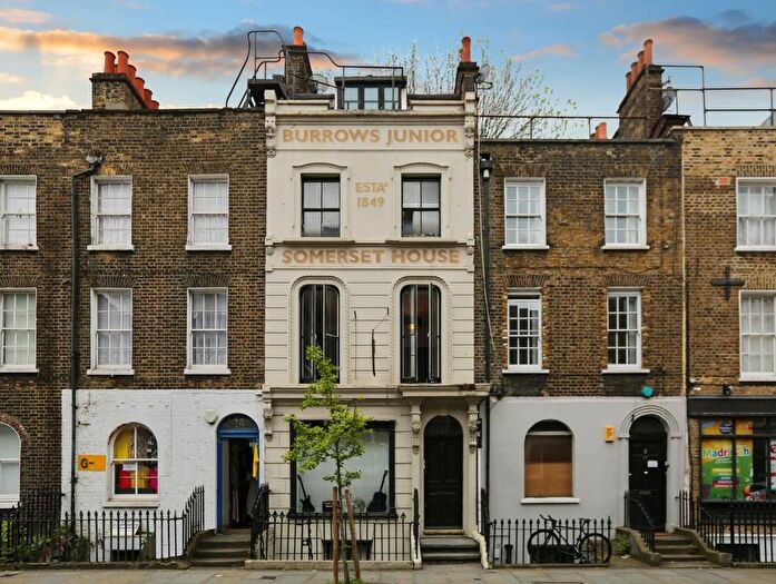 3 Bedroom Terraced House To Rent In New Road, Whitechapel, London, E1