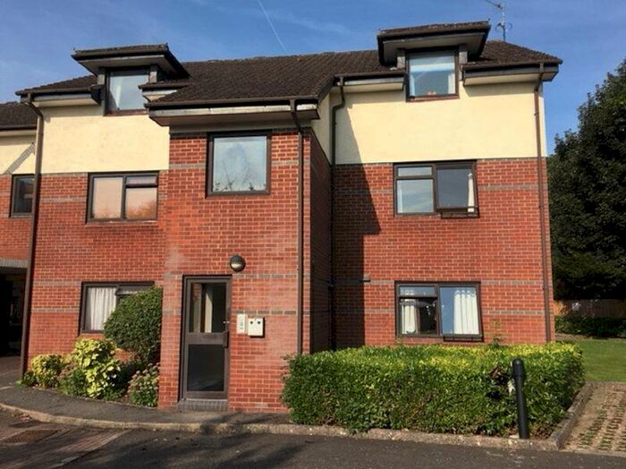 1 Bedroom Apartment To Rent In Woodley Court, Amersham, HP7