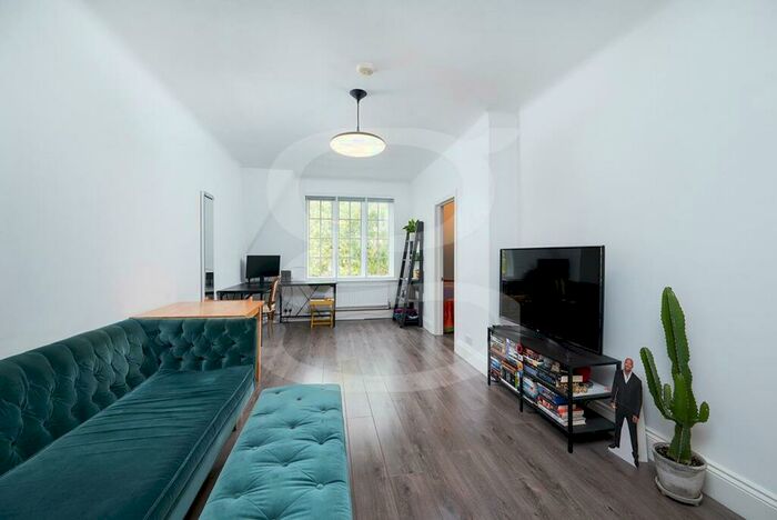 2 Bedroom Apartment To Rent In Mortimer Crescent, NW6