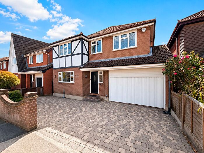 4 Bedroom Detached House For Sale In Elmhurst Avenue, Benfleet, SS7