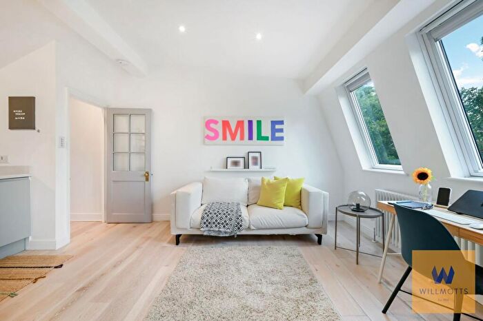 2 Bedroom Flat For Sale In Rocks Lane, London, SW13