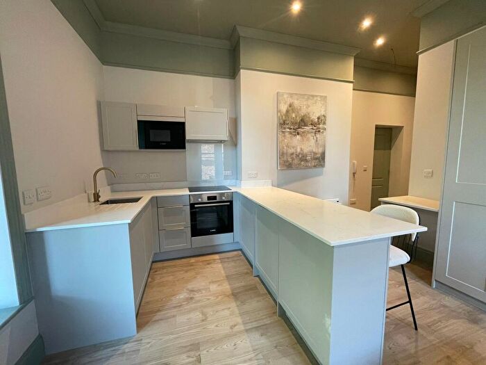 Apartment To Rent In Hyde Terrace, Leeds, West Yorkshire, LS2