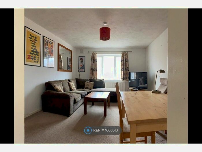 2 Bedroom Flat To Rent In Campbell Close, London, SW16