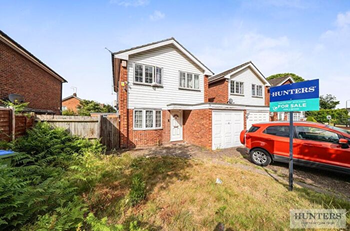4 Bedroom Link Detached House For Sale In Carlton Road, Erith, DA8