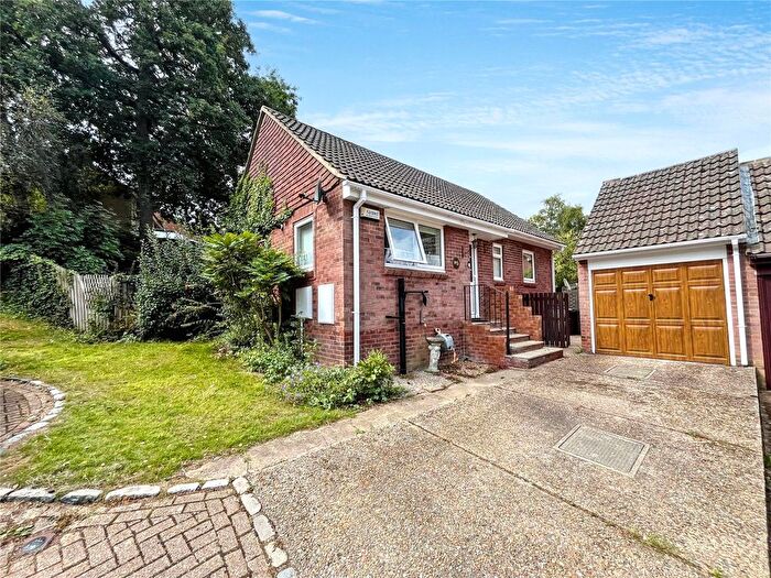 2 Bedroom Bungalow For Sale In Hurst Hill, Walderslade Woods, Kent, ME5