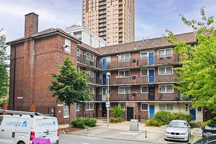 2 Bedroom Flat For Sale In Bromley High Street, Bow, London, E3
