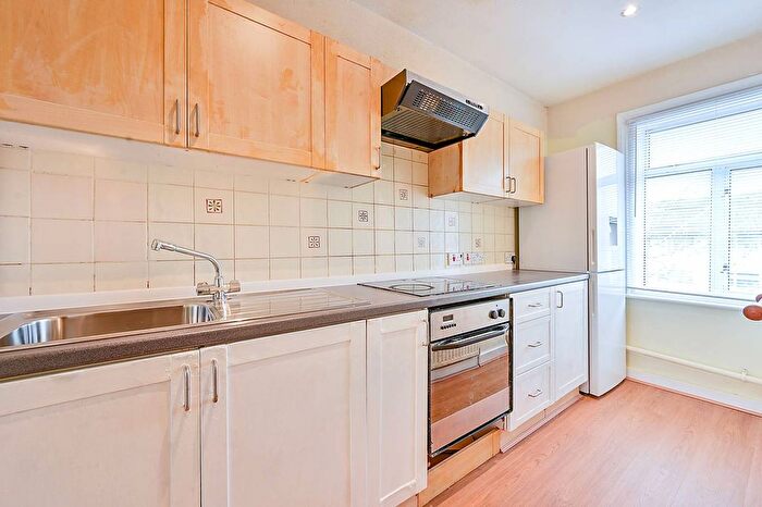3 Bedroom Flat To Rent In Lower Boston Road, Hanwell, London, W7