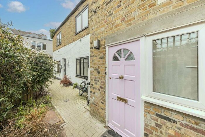 1 Bedroom Flat To Rent In Earlsfield Road, London, SW18