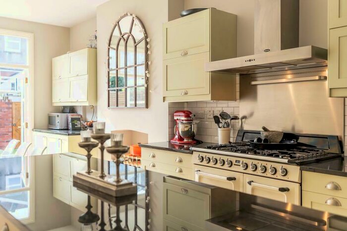 5 Bedroom Terraced House To Rent In St. Albans Road - Westbury Park, BS6