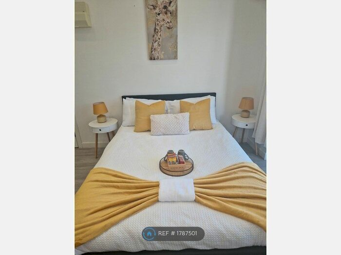 Studio To Rent In Catford, London, SE6