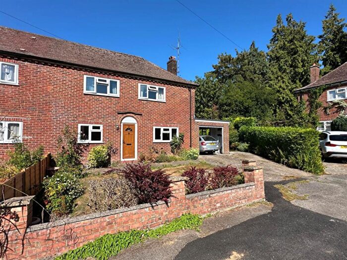 3 Bedroom Semi Detached House For Sale In Fieldway, Haslemere, GU27