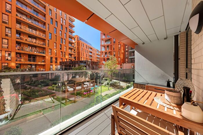 2 Bedroom Flat For Sale In Telegraph Avenue, London, SE10