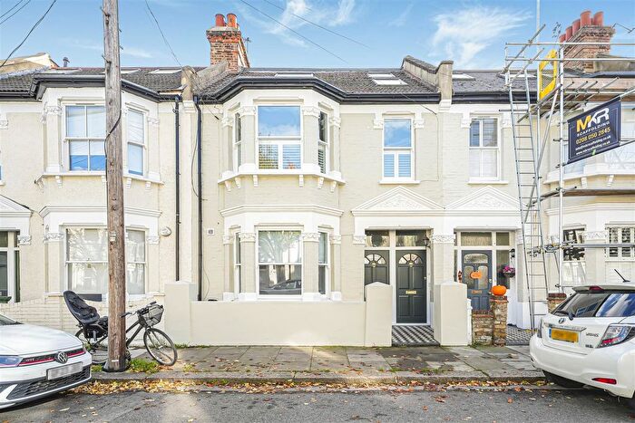 3 Bedroom Flat For Sale In Bronsart Road, Fulham, SW6