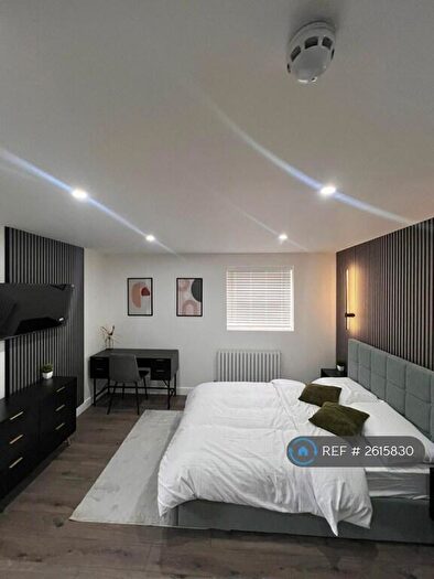 Studio To Rent In Luton, Luton, LU4