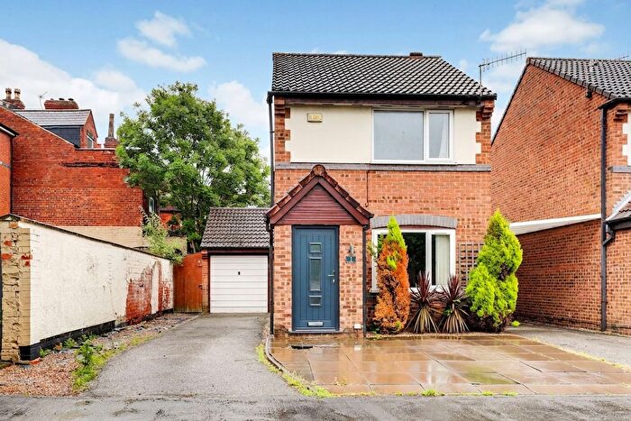 3 Bedroom Detached House For Sale In Kingfisher Close, Nottingham, NG6