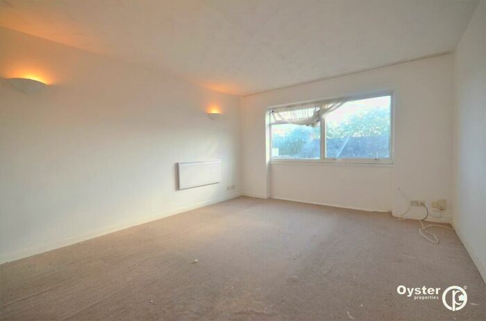 2 Bedroom Flat To Rent In Beaconsfield Road, Enfield, EN3