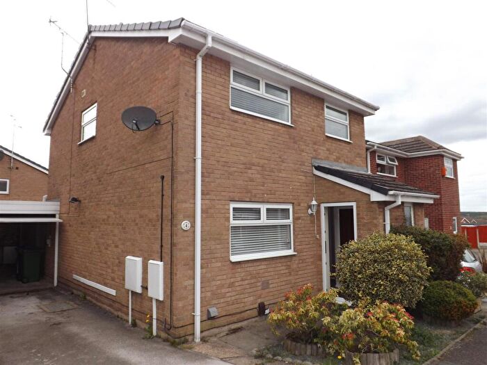 3 Bedroom House To Rent In Crosby Close, Forest Town, NG19