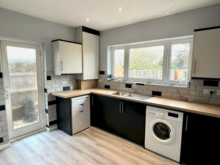 2 Bedroom Detached Bungalow To Rent In Blendon Road, Bexley, DA5