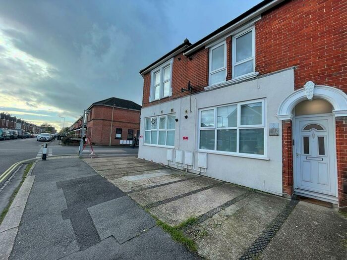 2 Bedroom Maisonette To Rent In Desborough Road - Silver Sub, Eastleigh, SO50