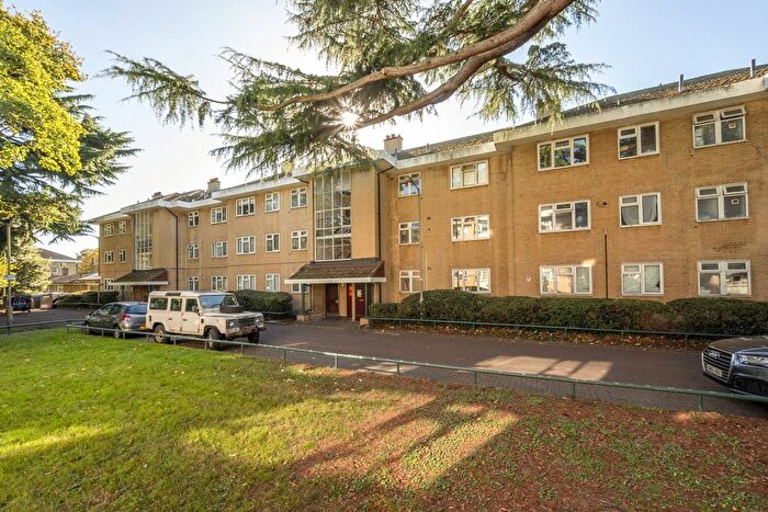 2 Bedroom Flat To Rent In Smithwood Close, Southfields, London, SW19