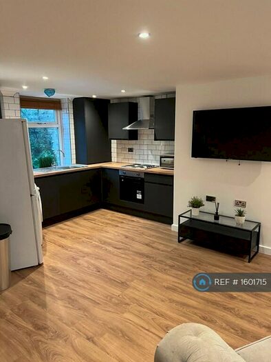 3 Bedroom Terraced House To Rent In Whitegate Road, Huddersfield, HD4