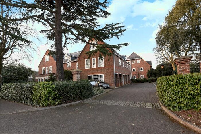 2 Bedroom Flat To Rent In Garden Mews, Westcote Road, Reading, Berkshire, RG30