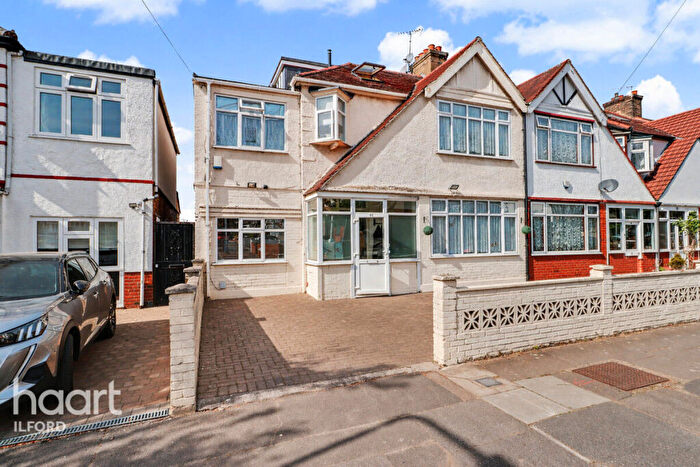 6 Bedroom End Of Terrace House For Sale In Canterbury Avenue, Ilford, IG1