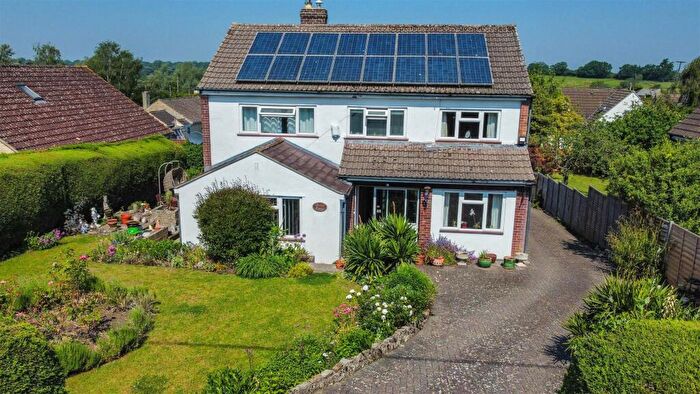 4 Bedroom Detached House For Sale In Common Road, Malmesbury, SN16