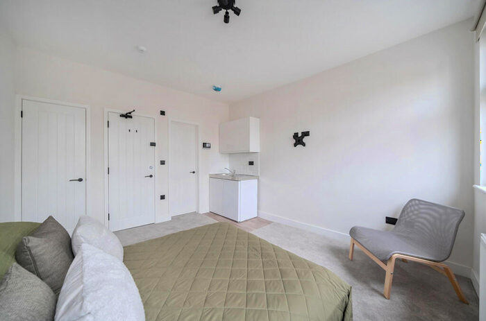 1 Bedroom Apartment To Rent In High Street, Aldershot, GU12