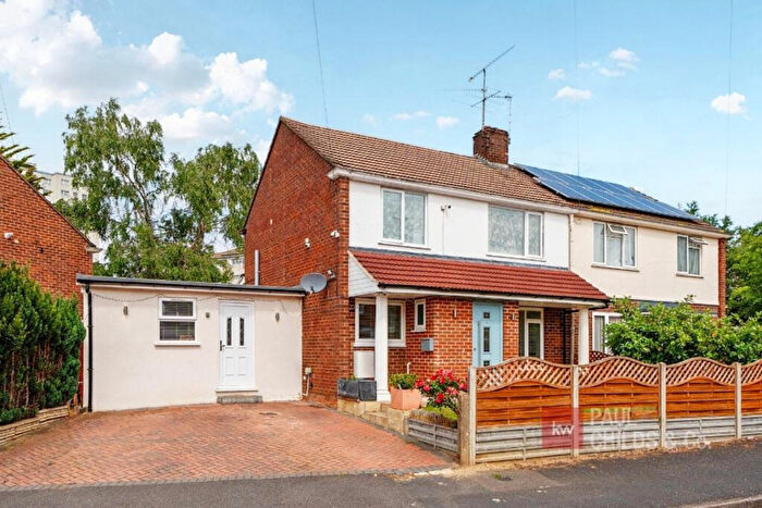 3 Bedroom Semi Detached House For Sale In Heron Way, Reading, RG1