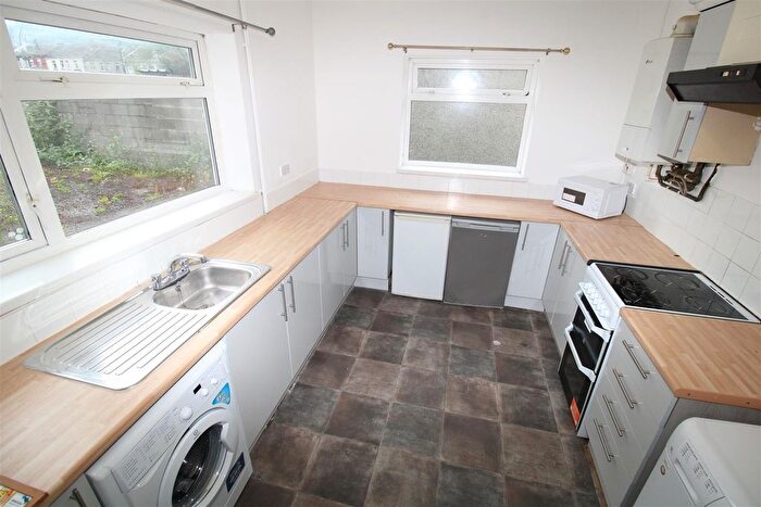 4 Bedroom Semi-detached House To Rent In Oxford Street Treforest, Pontypridd, CF37