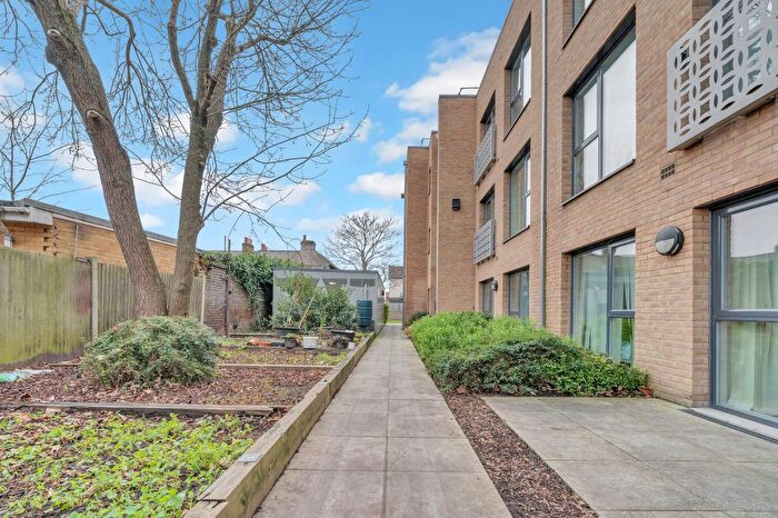 1 Bedroom Flat To Rent In Western Road, Southall, UB2