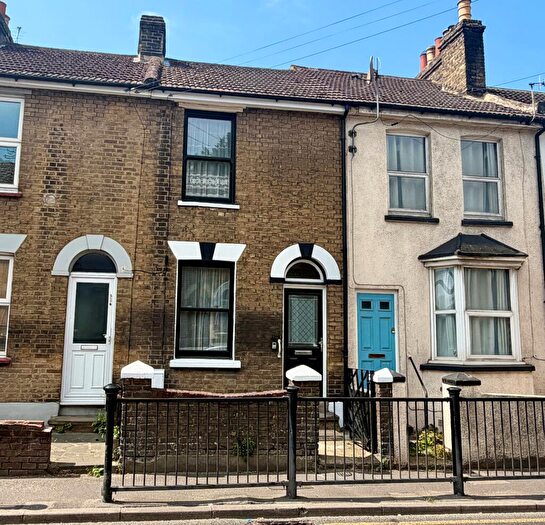2 Bedroom Terraced House For Sale In Luton Road, Luton, Chatham, Medway, ME4