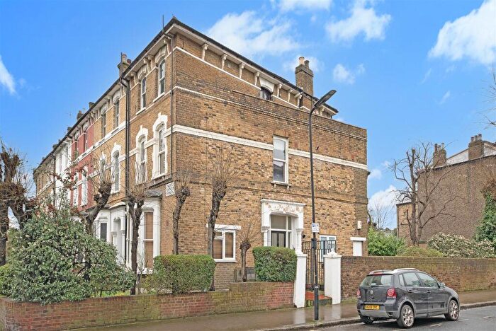 2 Bedroom Flat To Rent In Stoke Newington Common, London, N16