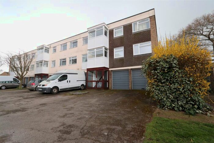 2 Bedroom Flat To Rent In Canterbury Way, Great Warley, Brentwood, CM13