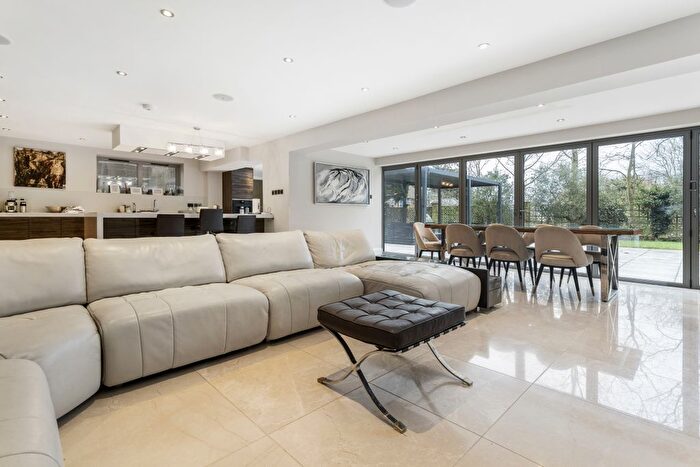 4 Bedroom Detached House To Rent In Hall Farm Close, Stanmore, HA7