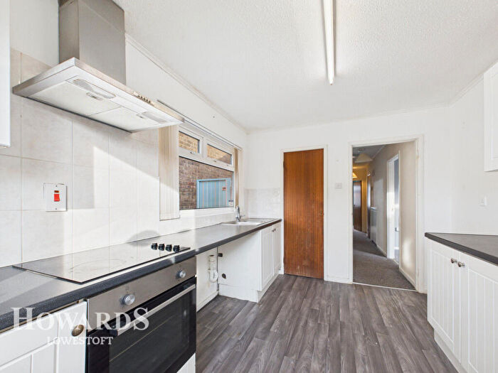 2 Bedroom Detached Bungalow For Sale In Cranesbill Road, Lowestoft, NR33