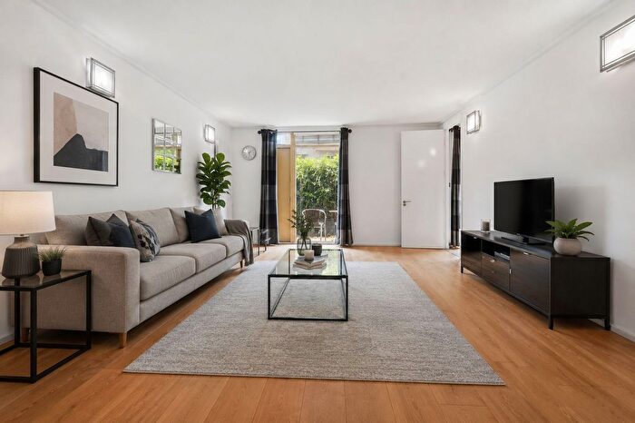 1 Bedroom Flat For Sale In Kilby Court, Greenwich, SE10