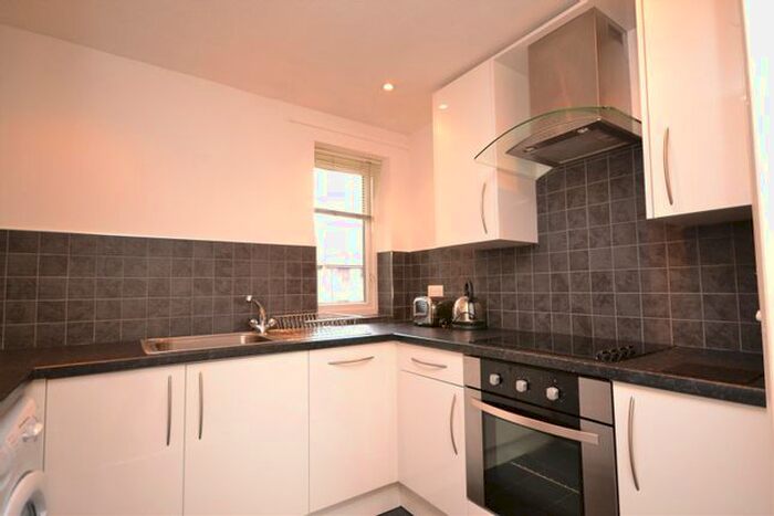 2 Bedroom Flat To Rent In Deanery Close, London, N2