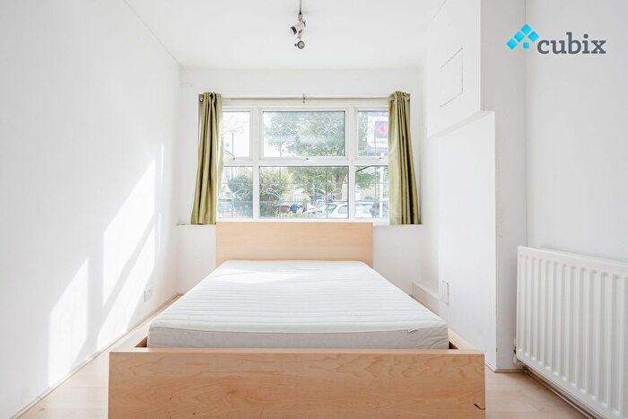 5 Bedroom Town House To Rent In Keat Close, London, SE1