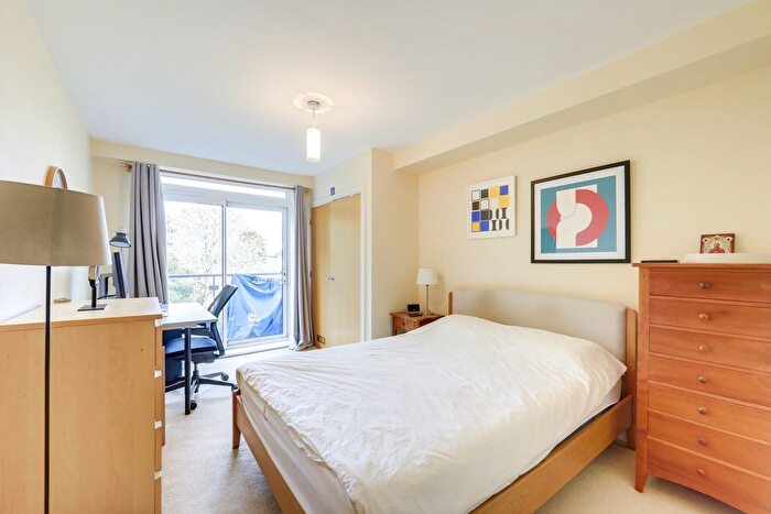 1 Bedroom Flat For Sale In Kingswood Court, Hither Green, London, SE13