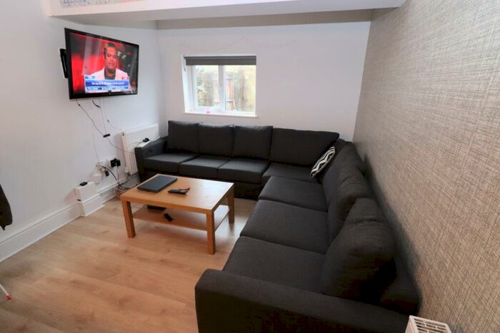 7 Bedroom House To Rent In Bangor Street, Roath, CF24