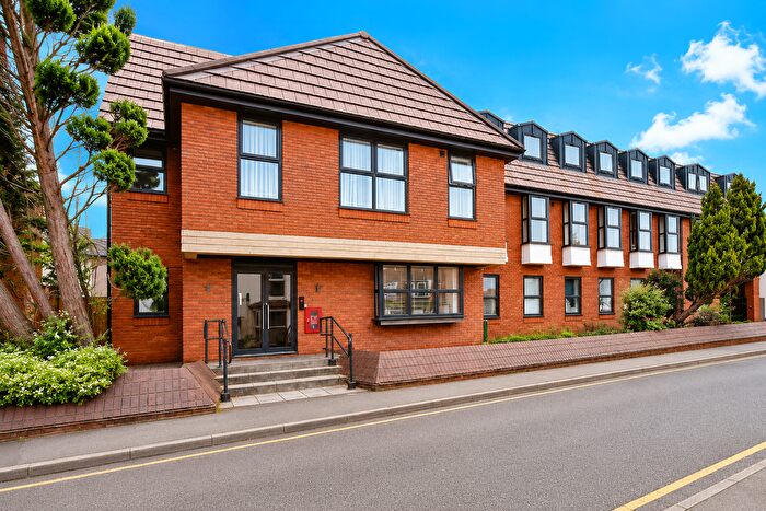 2 Bedroom Flat To Rent In Pearl House, Rayleigh, Essex, SS6