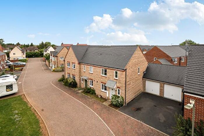 3 Bedroom Semi-Detached House For Sale In Linnet Road, Bodicote, Banbury, OX15