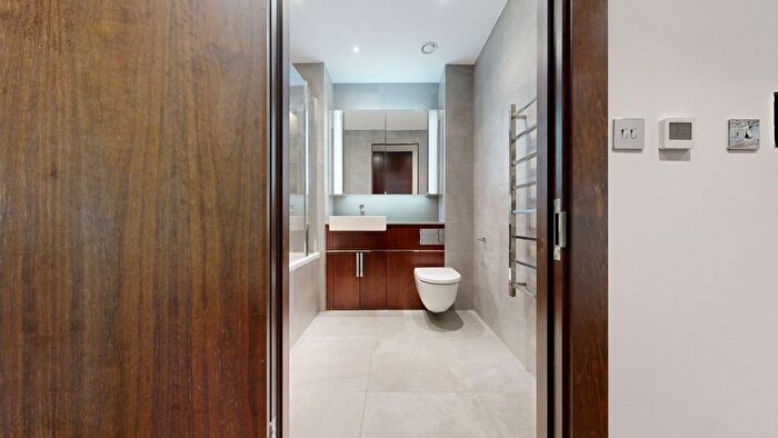 3 Bedroom Flat To Rent In Charles Clowes Walk, Nine Elms, SW11