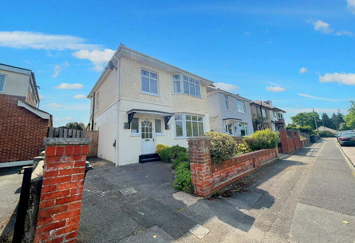3 Bedroom Detached House To Rent In Hyde Road, Bournemouth, Dorset, BH10