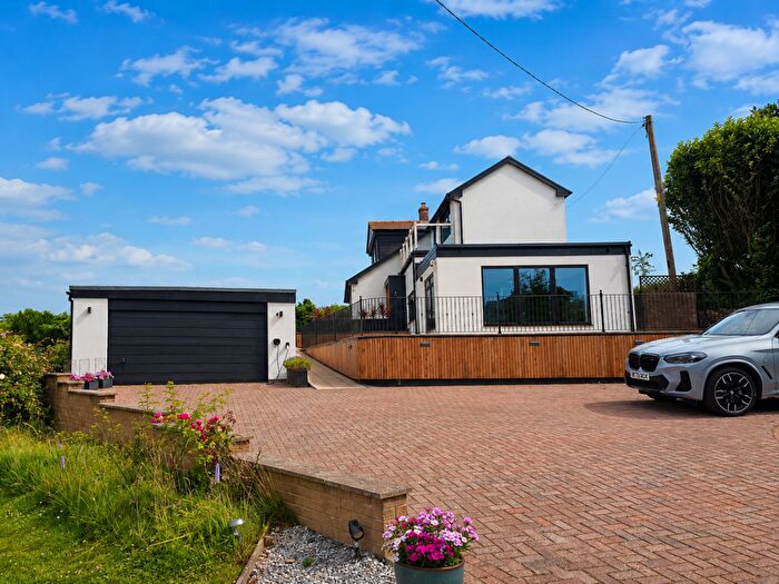4 Bedroom Detached House For Sale In Ffordd Uchaf, Gwynfryn, LL11