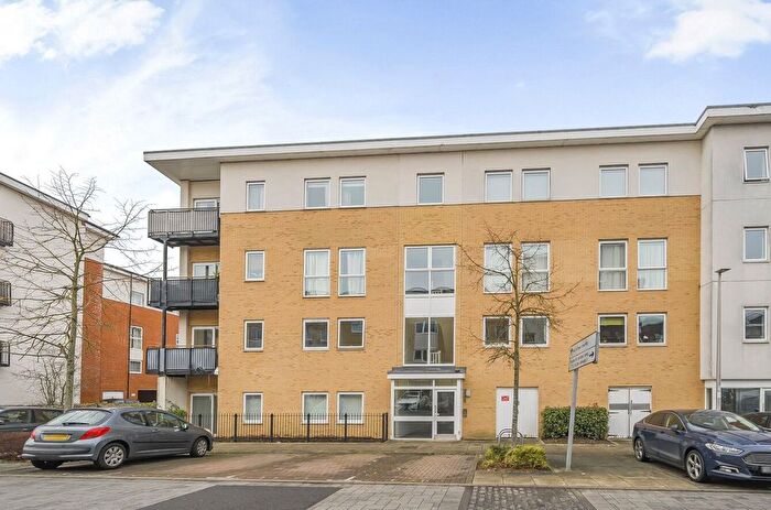 2 Bedroom Flat For Sale In Drake Way, Reading, Berkshire, RG2