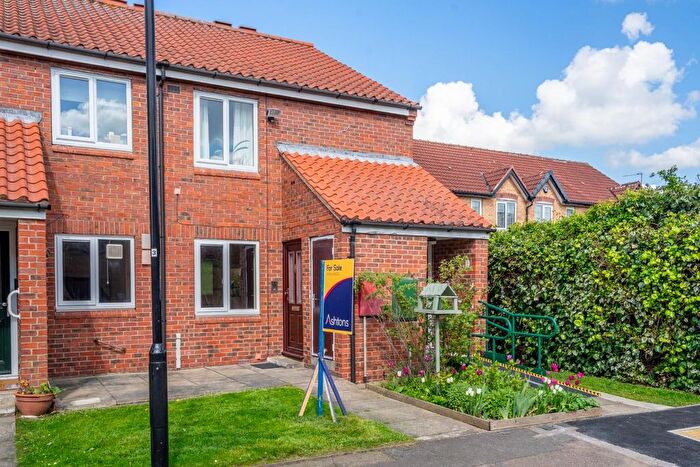 2 Bedroom Flat For Sale In Sturdee Grove, York, YO31